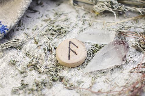 Ansuz as a name rune strengthens people who strive for a balanced career!