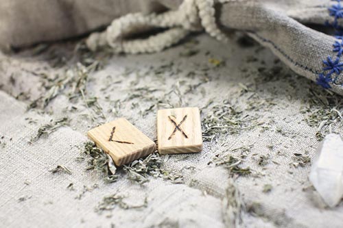 The futhark rune Kenaz on Tarot.co.uk - the trusted future oracle with name runes!