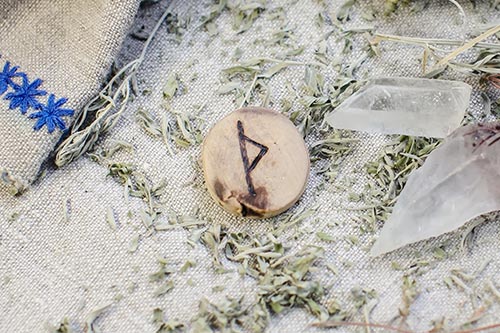 The germanic rune oracle for your personal prediction of the future!