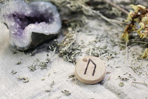 Magic rune oracle at Tarot.co.uk for your customized future prediction!