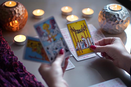The individual love tarot can help you to find a partner.