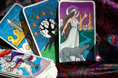 With the tarot for soul mates you can quickly find the person who belongs to you.