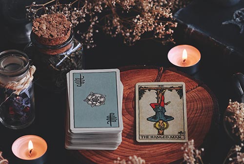 Tarot.co.uk and the classic card tarot for your personal life situation!