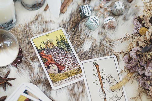 The job tarot gives you information about your work environment and your career prospects!